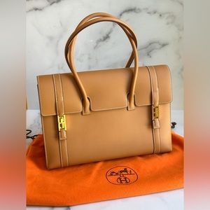 HERMÈS DRAG 37 HANDBAG in gold Chamonix leather